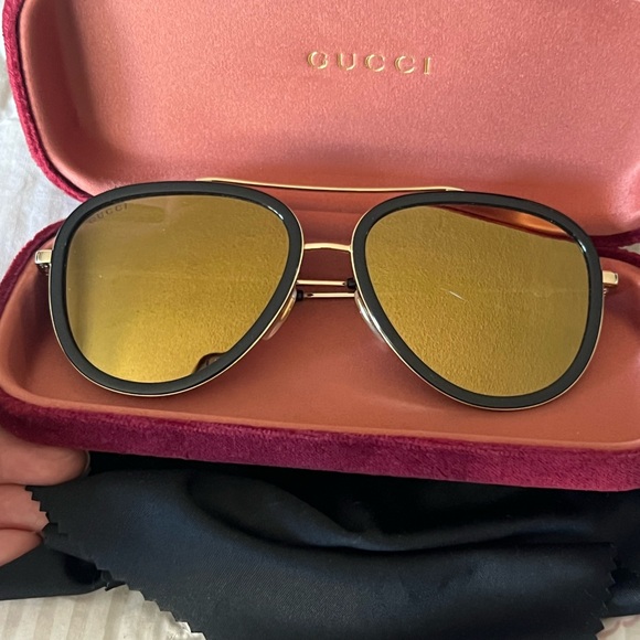 Gucci Black mirrored aviator Sunglasses - Picture 1 of 7